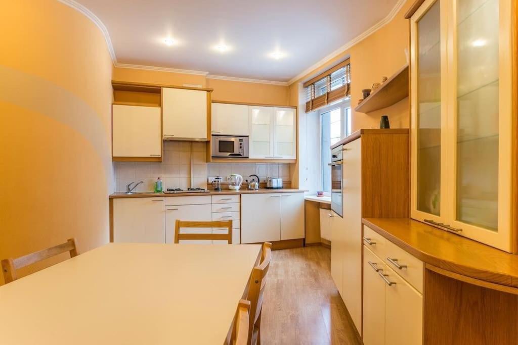 Old Town Apartment Next To Saint Peter'S Church Riga Exteriör bild